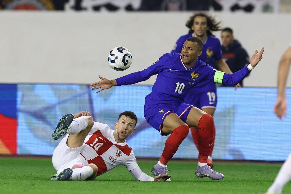 狗子28官网：隆戈：米兰和尤文都对德泽尔比感兴趣，米兰是他的心中挚爱.